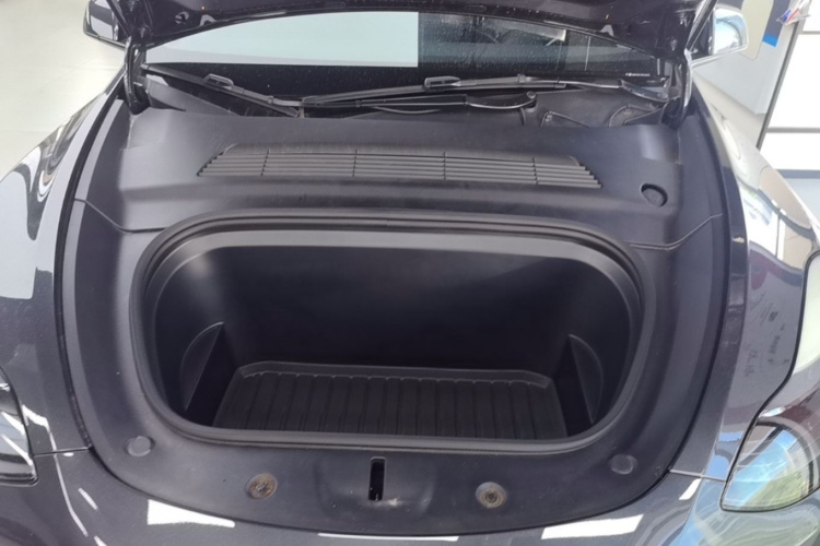 Tesla Model Y 2024 #20 Tesla Model Y 2024 car image #20