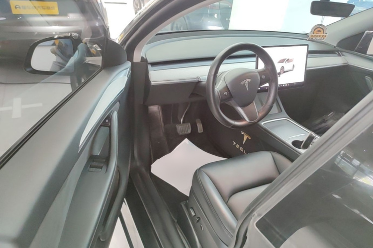 Tesla Model Y 2023 #16 Tesla Model Y 2023 car image #16