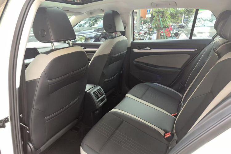 Volkswagen Golf 2021 immagine di auto #12