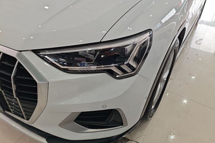 Audi Q3 2021 car image #23