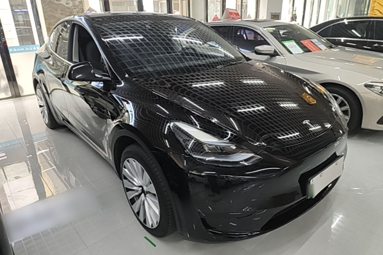 Tesla Model Y 2023 car image #4
