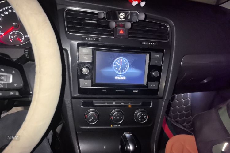 Volkswagen Golf 2018 car image #15