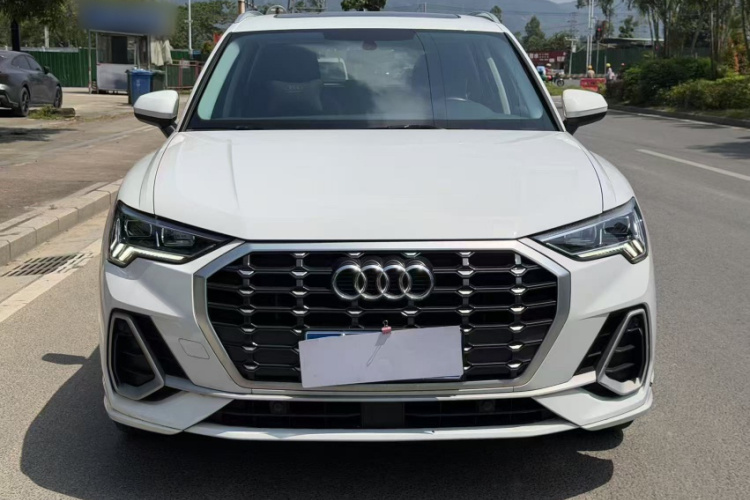 Audi Q3 2023 car image #11