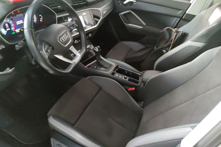 Audi Q3 2021 car image #15