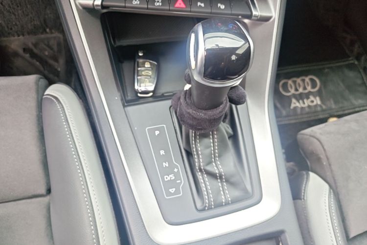Audi Q3 2021 car image #14
