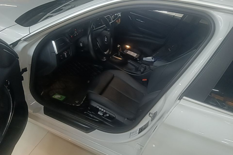 BMW 3 Series 2017 image de voiture #16