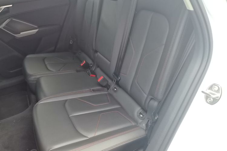 Audi Q3 2020 car image #13