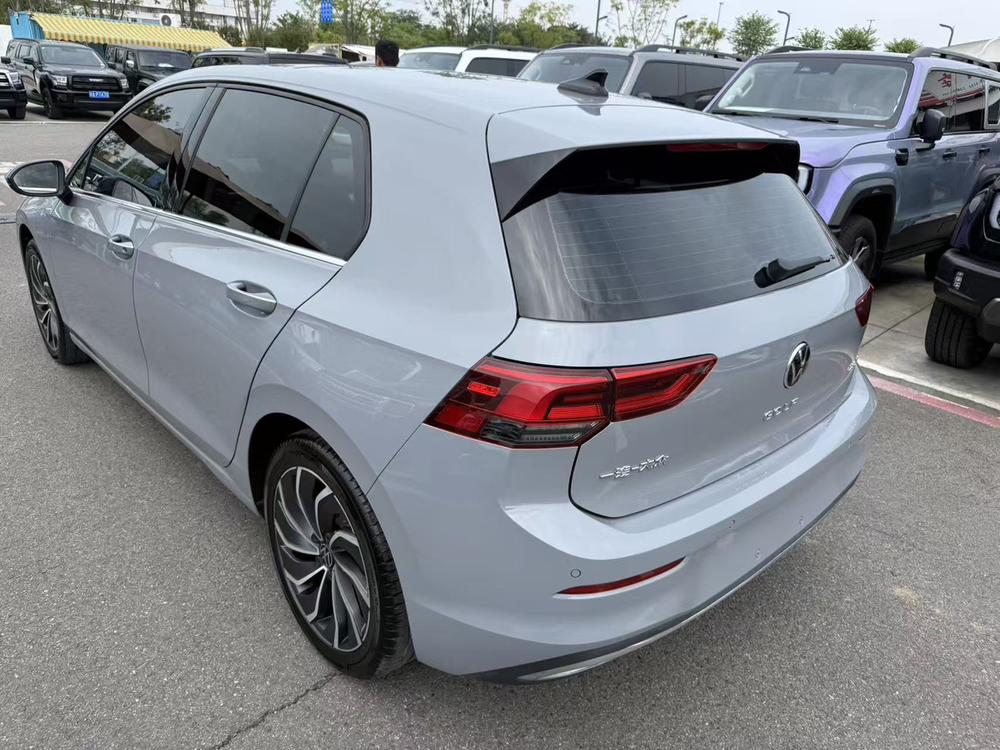 Volkswagen Golf 2021 car image #4
