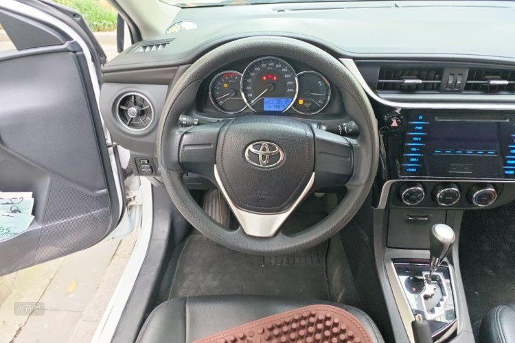 Toyota Corolla 2017 car image #12