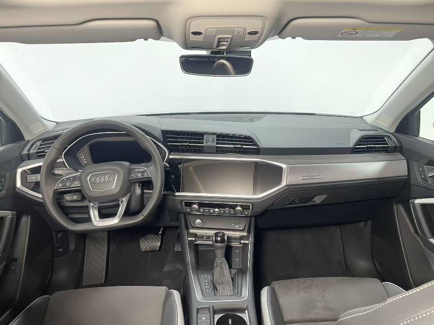 Audi Q3 2023 car image #10