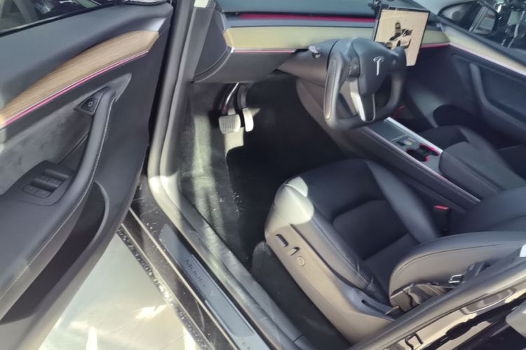 Tesla Model Y 2023 #16 Tesla Model Y 2023 car image #16