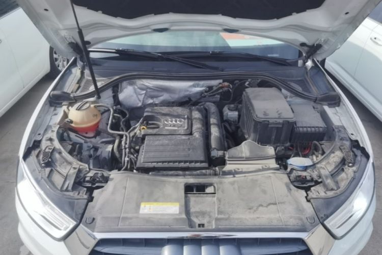 Audi Q3 2017 car image #20