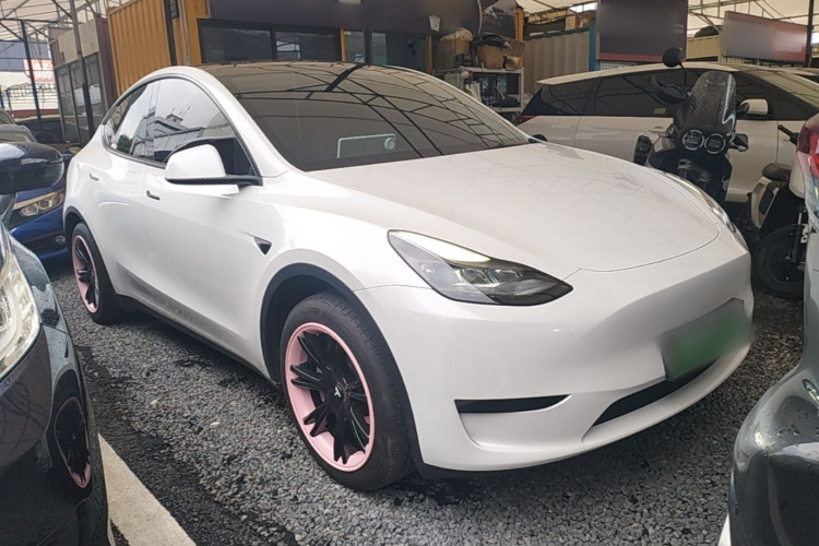 Tesla Model Y 2024 #4 Tesla Model Y 2024 car image #4