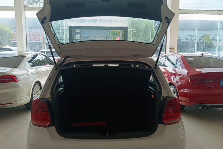 Volkswagen Polo 2018 car image #19