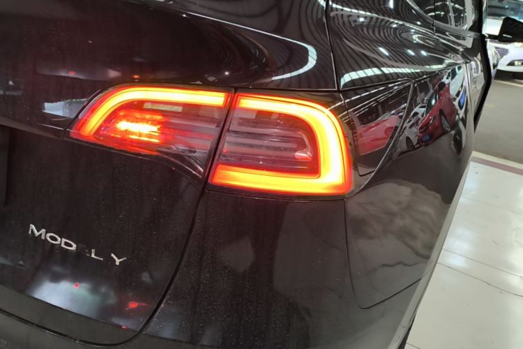 Tesla Model Y 2022 car image #8