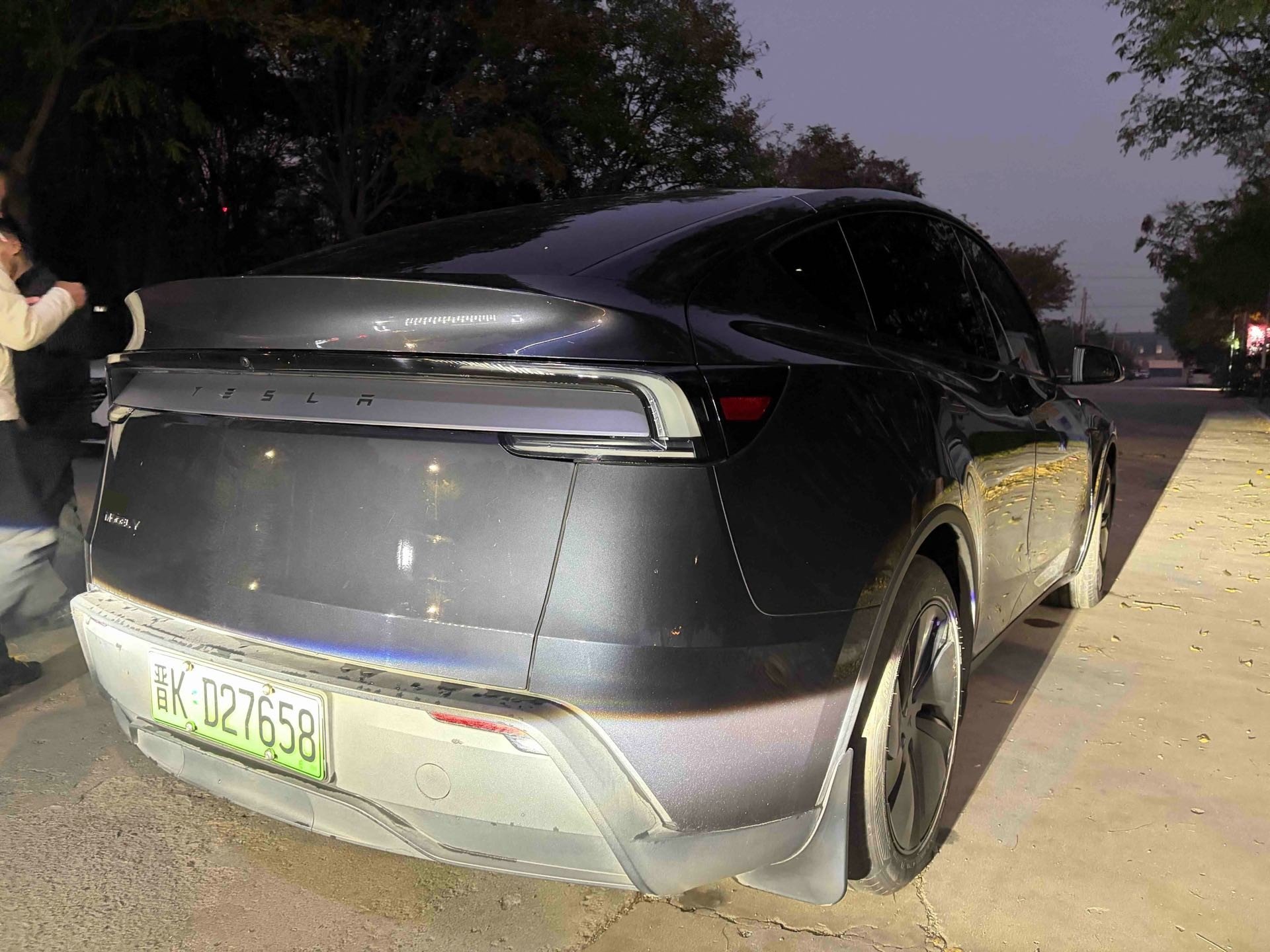 Tesla Model Y 2025 #4 Tesla Model Y 2025 изображение автомобиля #4
