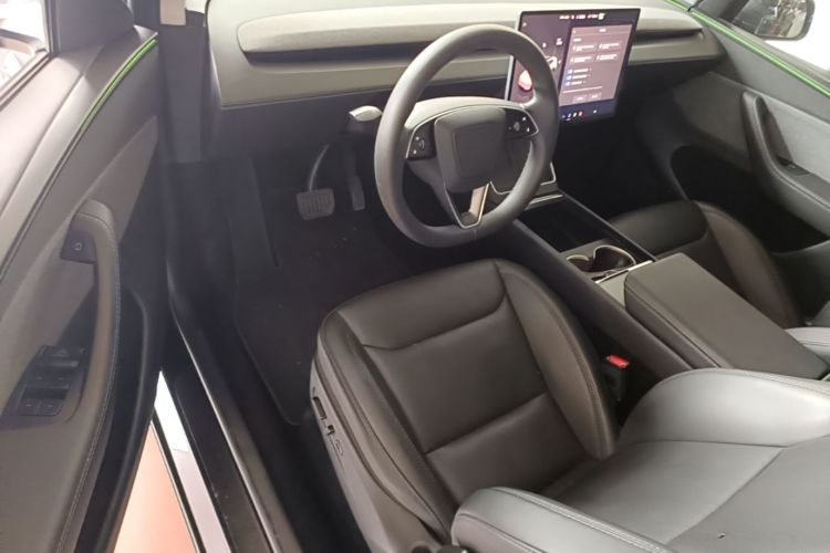 Tesla Model Y 2025 car image #16