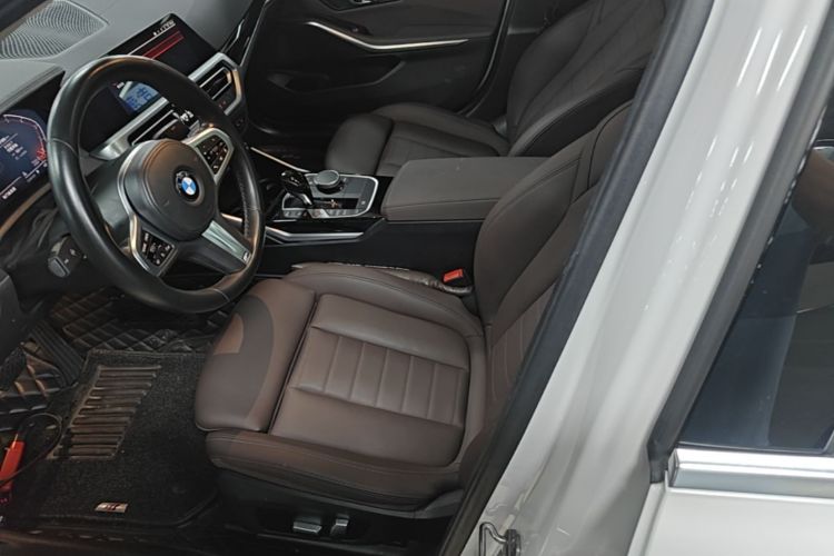 BMW 3 Series 2021 car image #19