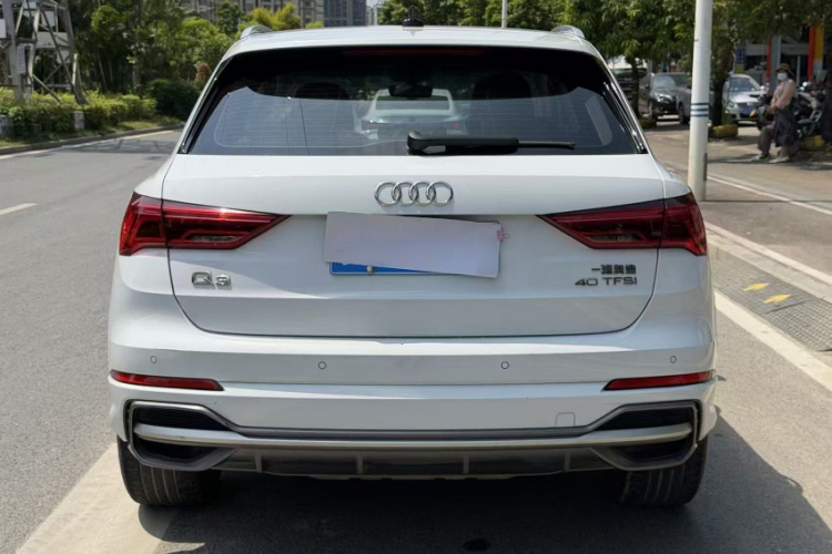 Audi Q3 2023 car image #9