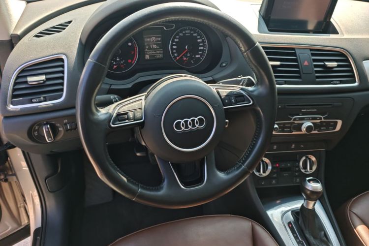 Audi Q3 2015 car image #11