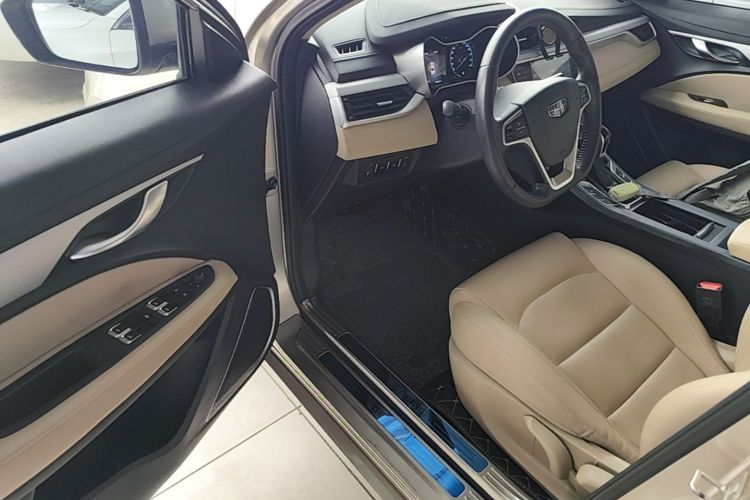 GEELY Emgrand 2018 car image #16