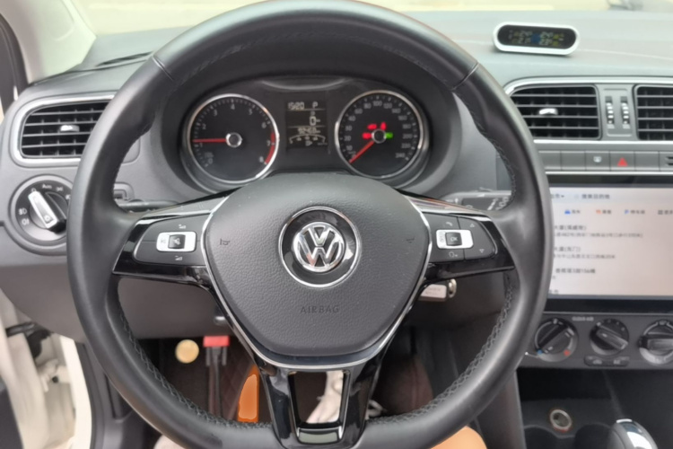 Volkswagen Polo 2017 car image #11