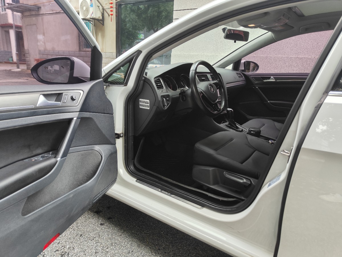 Volkswagen Golf 2017 car image #6