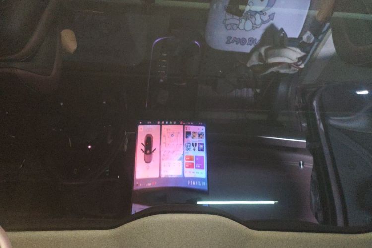 MI SU7 2025 immagine di auto #20