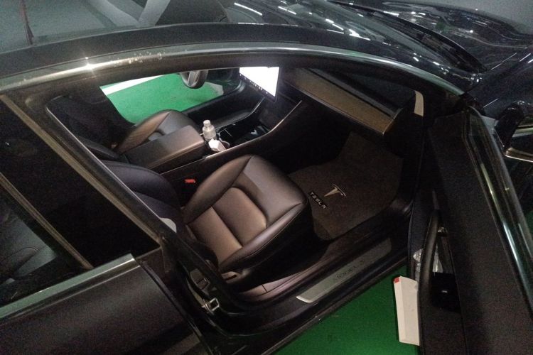 Tesla Model 3 2020 car image #21