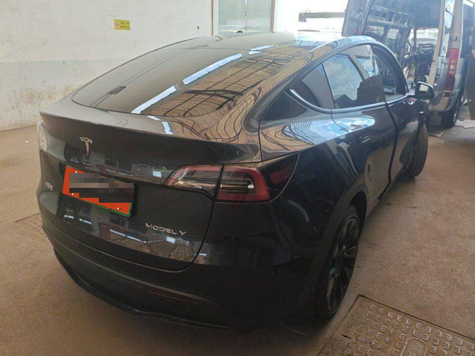 Tesla Model Y 2024 car image #10