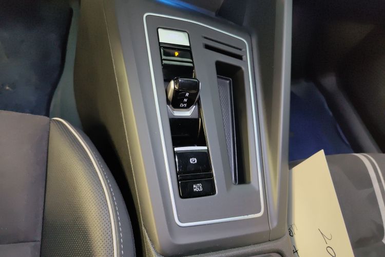 Volkswagen Golf 2023 imagen de coche #14