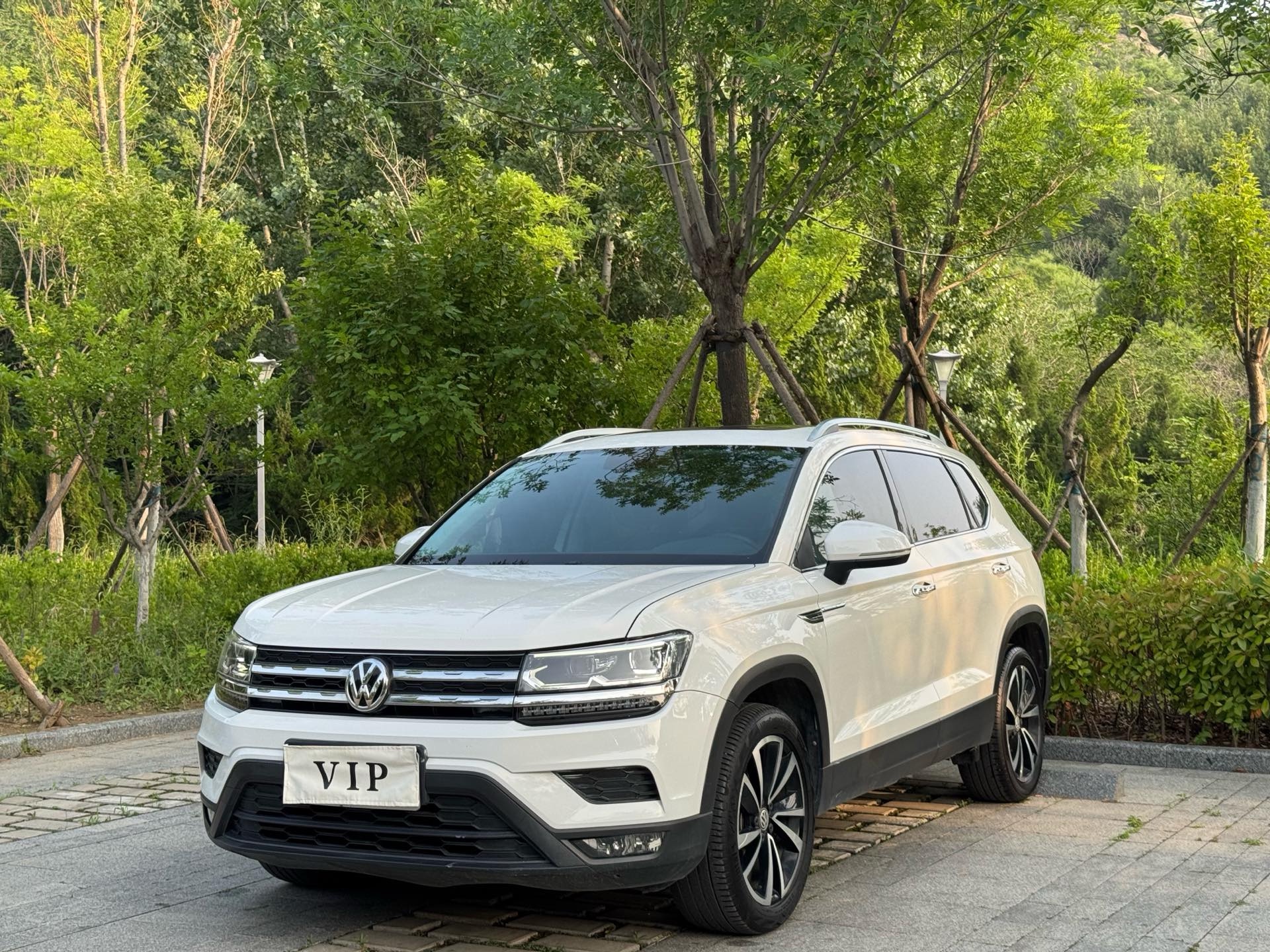 2020 immagine di auto 