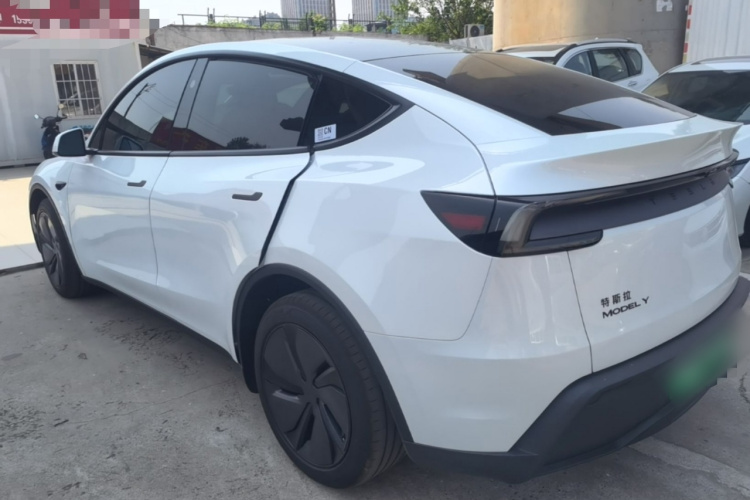 Tesla Model Y 2026 car image #5