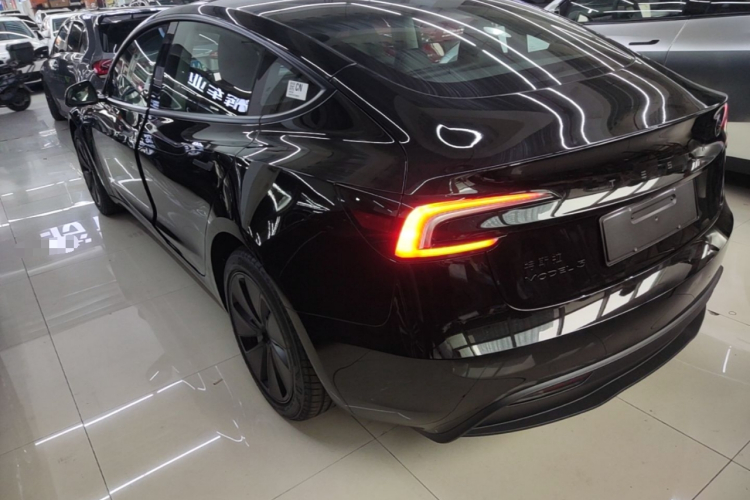 Tesla Model 3 2026 car image #5