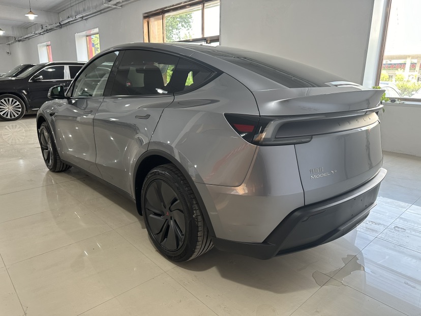 Tesla Model Y 2026 #5 Tesla Model Y 2026 car image #5