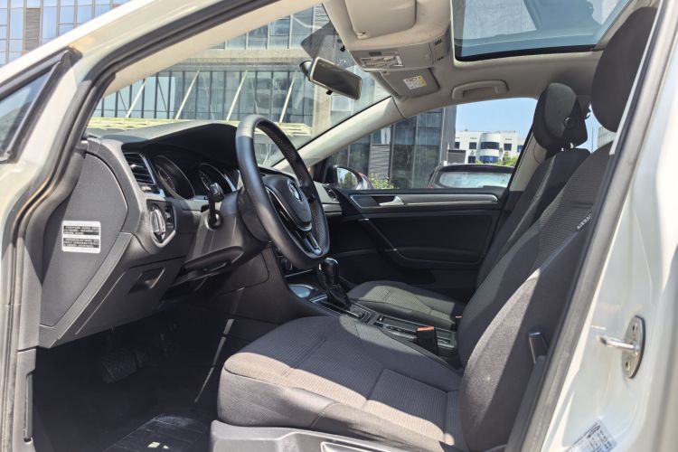 Volkswagen Golf 2017 car image #18