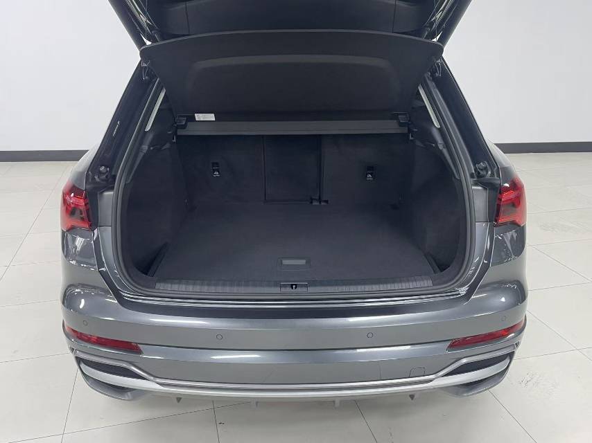 Audi Q3 2023 car image #8