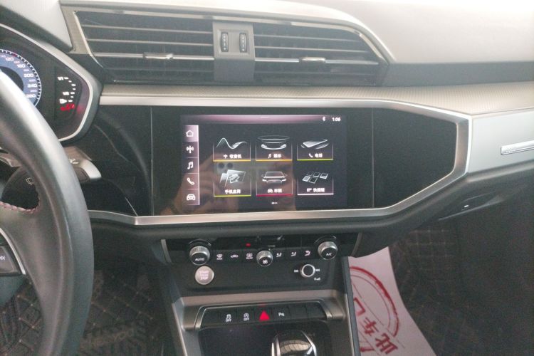 Audi Q3 2020 car image #13