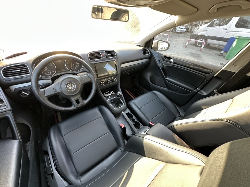 Volkswagen Golf 2012 car image #5