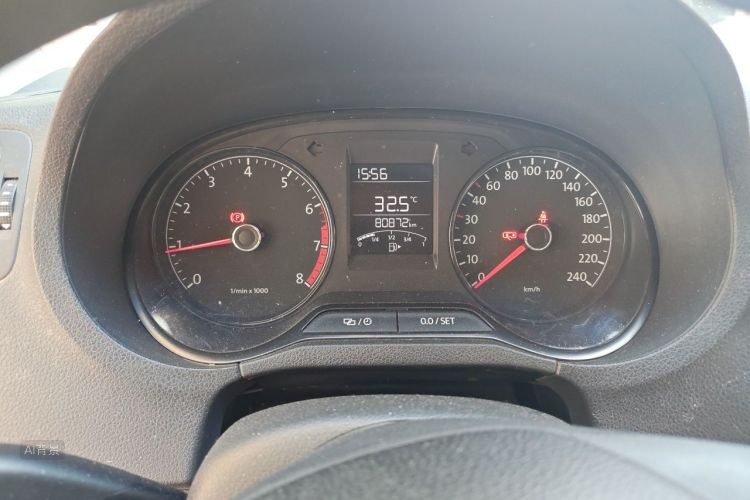Volkswagen Polo 2015 car image #13