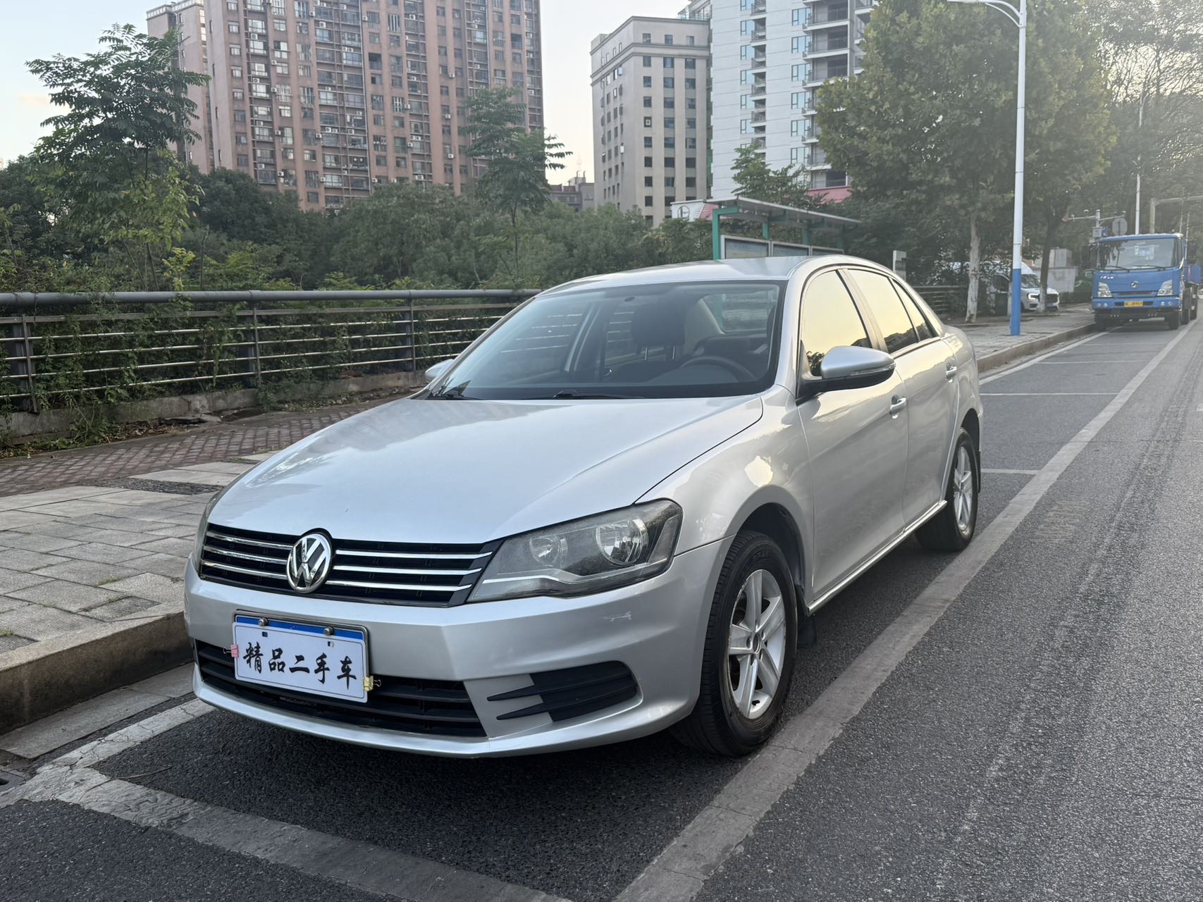 Volkswagen Bora 2013 car image 