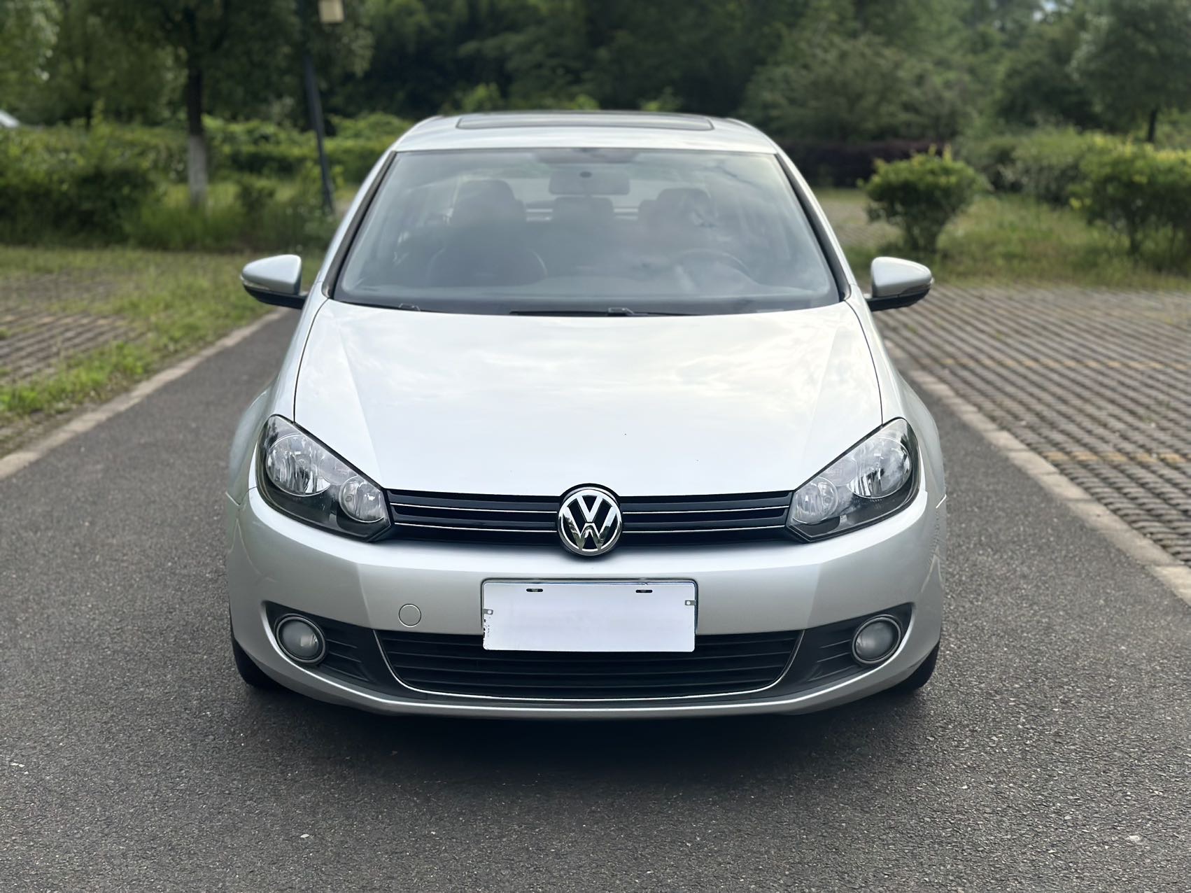 Volkswagen Golf 2011 car image #2