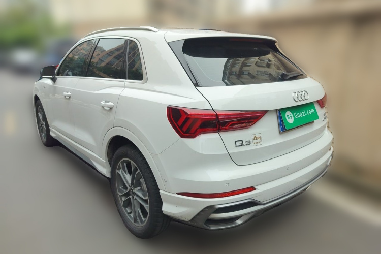 Audi Q3 2022 car image #5