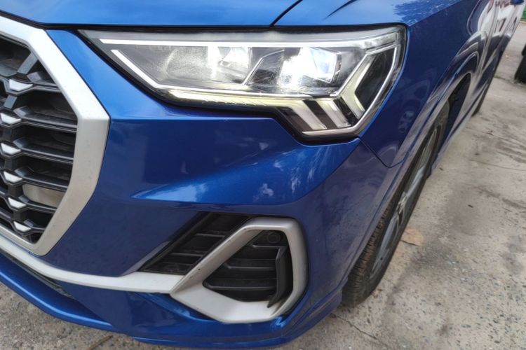 Audi Q3 2020 car image #23