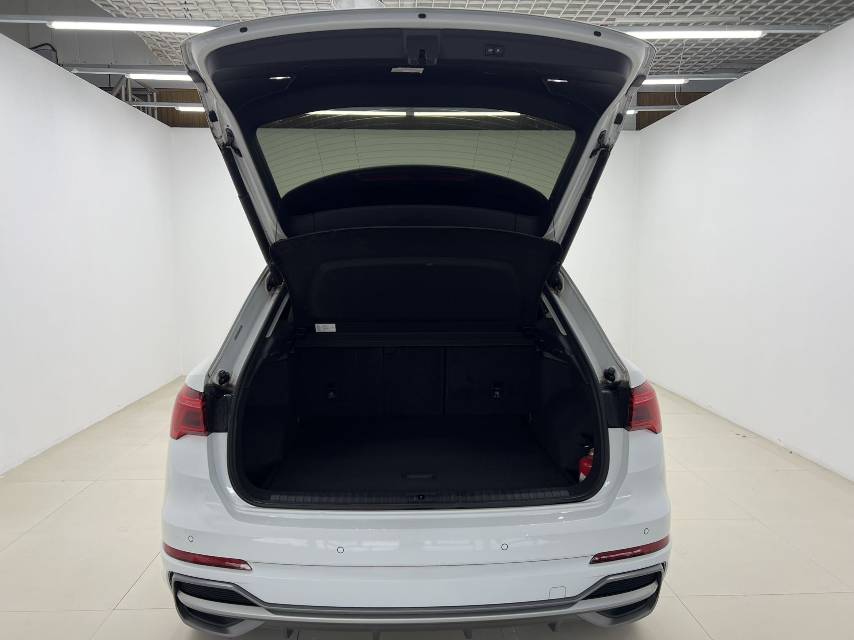 Audi Q3 2022 car image #8