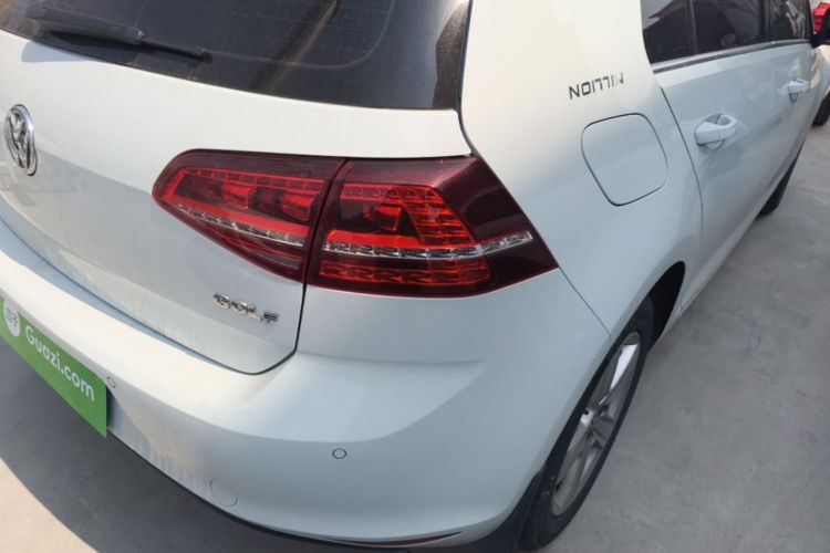 Volkswagen Golf 2017 car image #8
