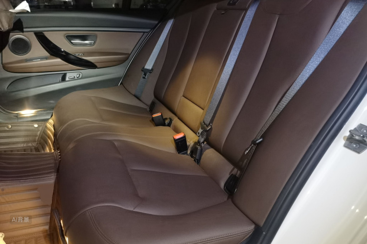 BMW 3 Series 2019 car image #19