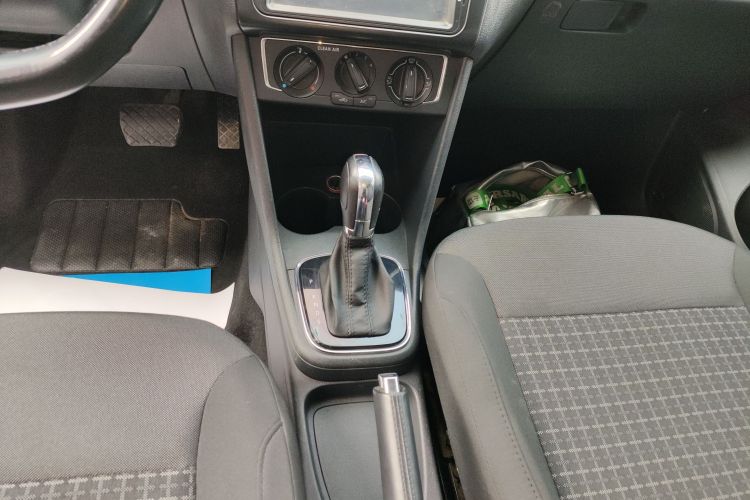 Volkswagen Polo 2017 car image #14