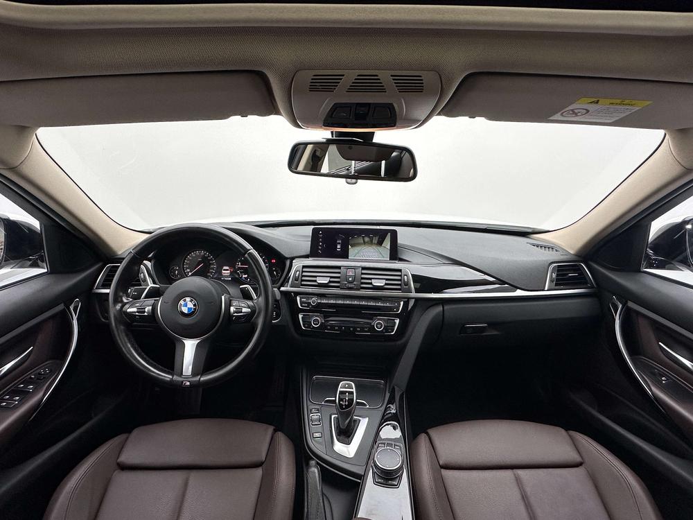 BMW 3 Series 2017 car image #16