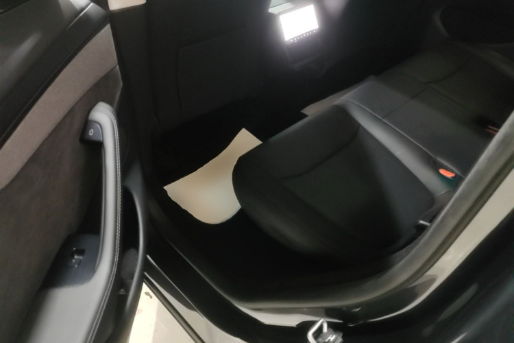 Tesla Model Y 2025 car image #17